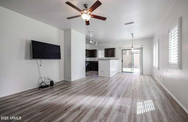 2725 E MINE CREEK Road Gallery 3