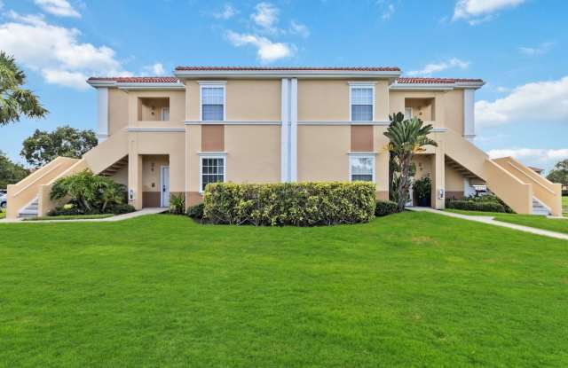 2/2 condo available now at the Villagio for annual lease Gallery 4