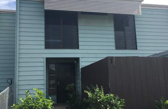 Puu Haleakala townhouse 4 bed, 1.5 ba incl water/sewer, 2 parking, fenced spacious level back yard Gallery 1