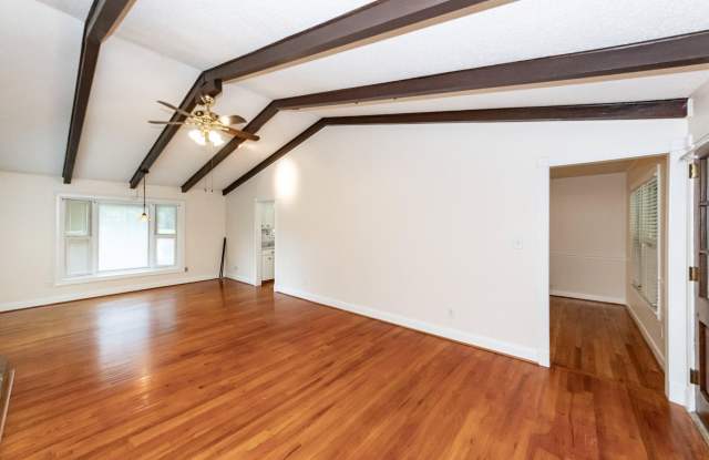 5813 E Lakeside Drive Gallery 3