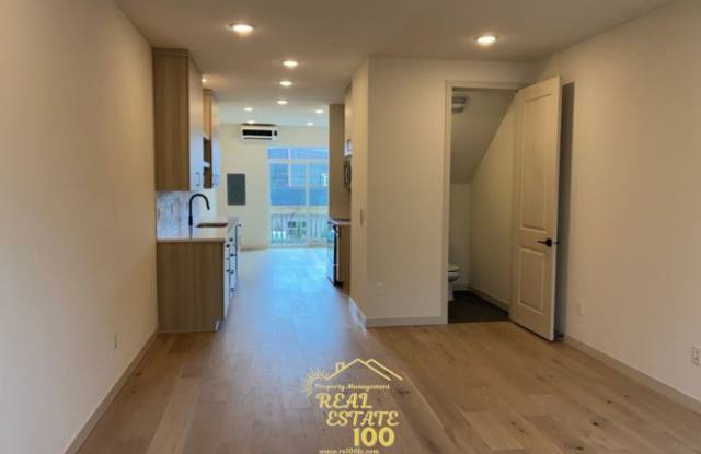 305 Southeast Port Avenue - B Gallery 3