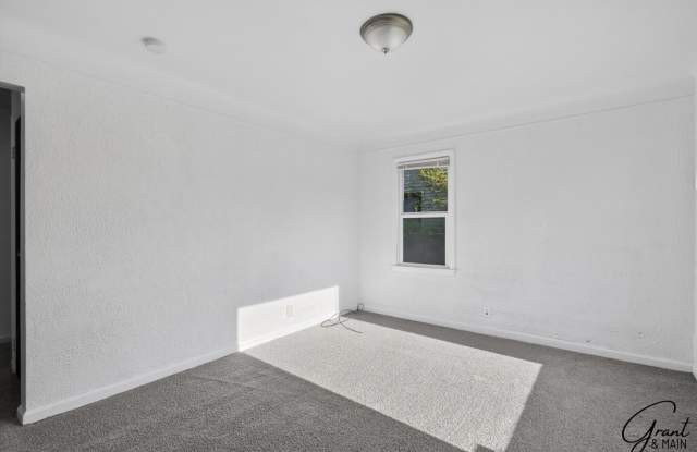 $1250 3 bed Bungalow Gallery 4