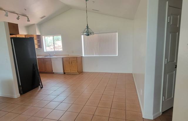 Unfurnished, 1-year long-term rental Gallery 4