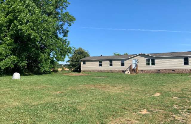 Large Four Bedroom house on nearly an acre photos photos