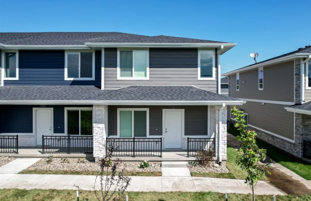 630 SE Greyson Ln - 630 Southeast Dawson Lane, Waukee, IA 50263