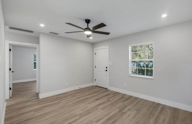 4318 S WEST SHORE Boulevard Gallery 3