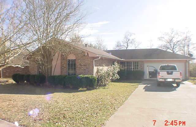 1011 MeadowBrook - 1011 Meadowbrook Street, DeRidder, LA 70634