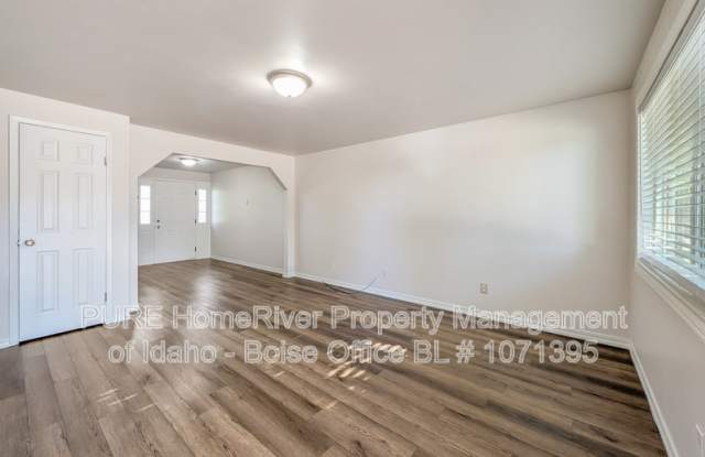 104 N Homedale Ave Gallery 4