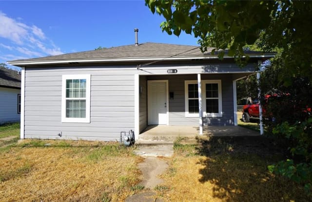 909 N Virginia Street - 909 North Virginia Street, Terrell, TX 75160
