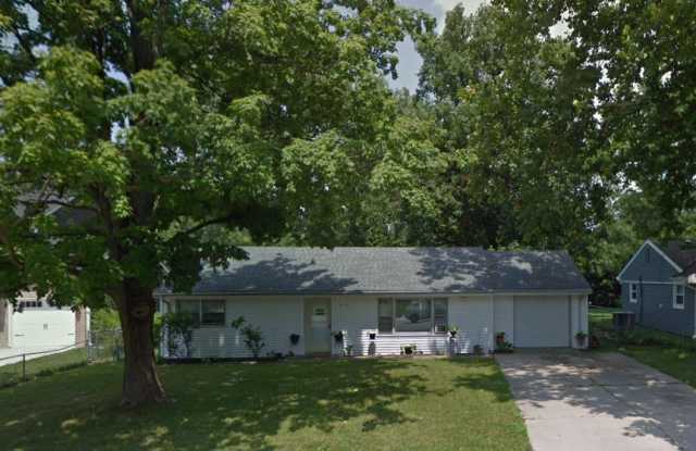3 bed 1 bath Single Family Home with 1 car attached Garage - 918 Lindberg Road, West Lafayette, IN 47906