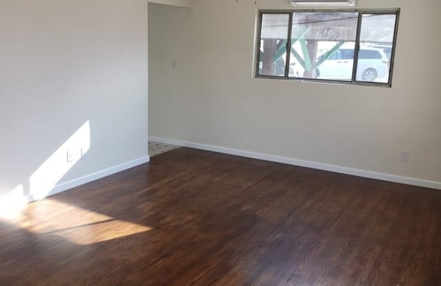 4663 Spring Street Gallery 2