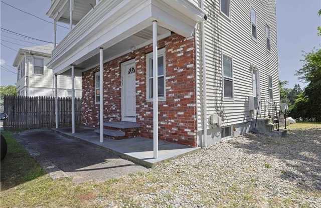 156 Urban Avenue unit: 3 photos photos