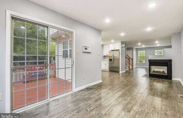 8249 LYNDHURST STREET Gallery 2