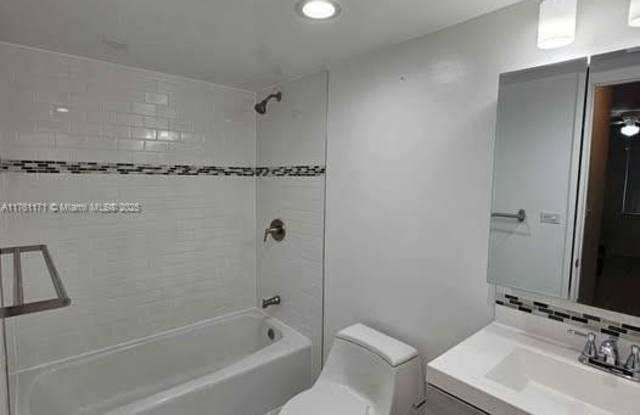 14321 N Kendall Dr - 14321 North Kendall Drive, Kendale Lakes, FL 33183