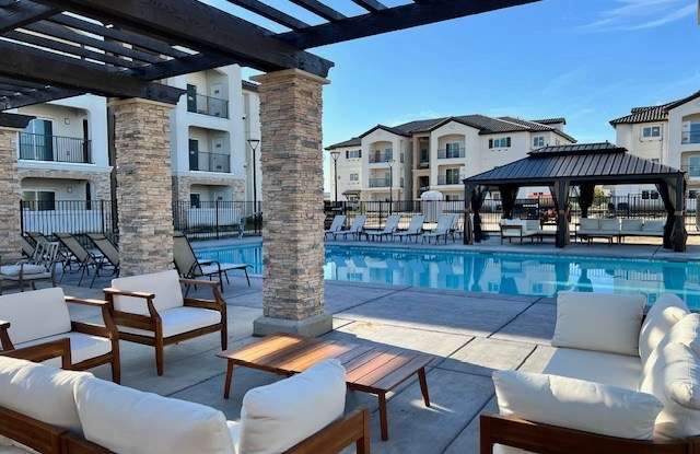 300 Shannon Pkwy photos photos