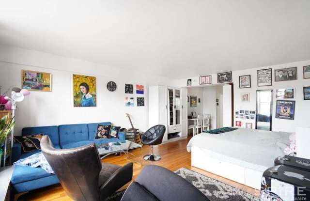 150 Hawthorne Street Gallery 4
