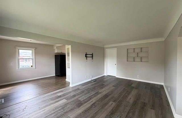 8601 Riverview Street Gallery 4