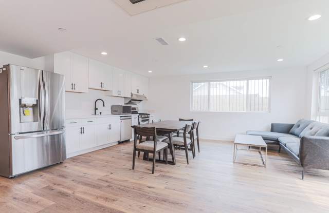 1545 W 36th Place - Co-Living Gallery 2