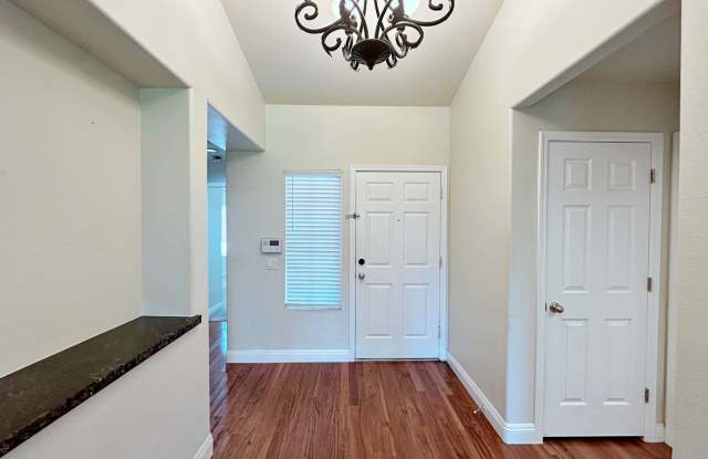 3 BEDROOM SINGLE STORY HOME IN CENTENNIAL HILLS AREA Gallery 4