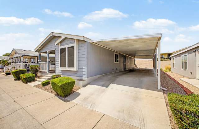 GORGEOUS 2/2 bed/bath HOME / 55+ Phoenix Community Gallery 3