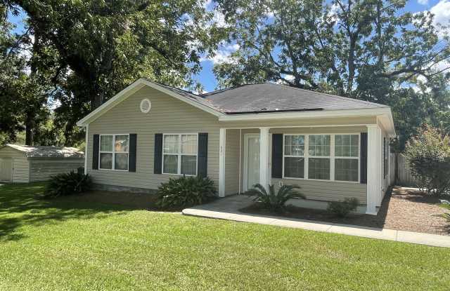 601 E Howard St - 601 East Howard Street, Glennville, GA 30427