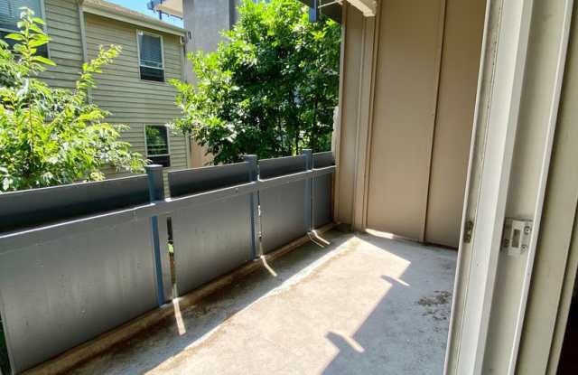 Nob Hill Apartments Gallery 3