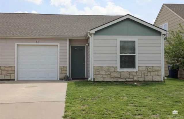 ADORABLE DUPLEX CLOSE TO EISENHOWER M.S! photos photos