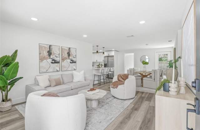 1004 IDLEBRIAR Way Gallery 2