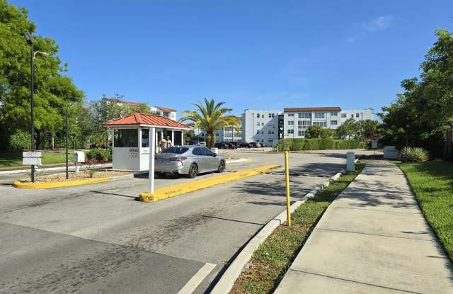 2860 SOMERSET Drive Gallery 2