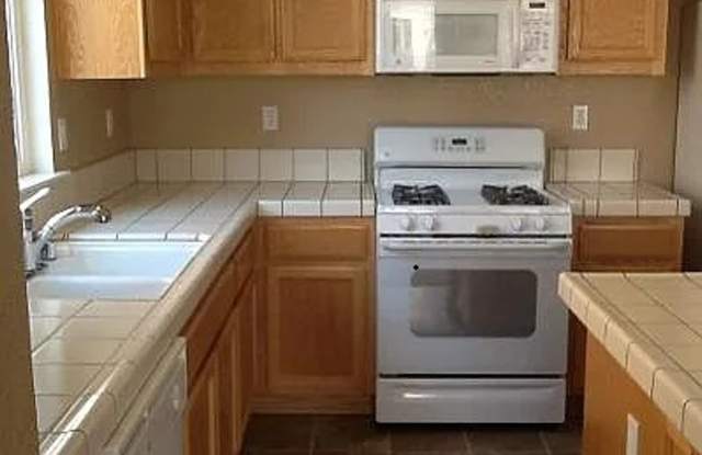 **TWO WEEKS FREE SPECIAL** 3 bedroom, 2 bath house Gallery 4