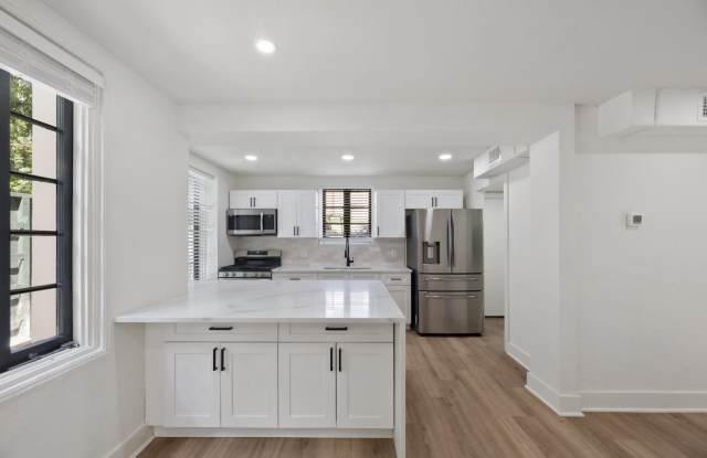 6 BED 4 BATH + plus study and game room fully remodeled house in West Campus photos photos