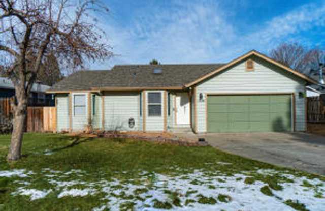 FOR RENT: Unfurnished Pet friendly Single Story 3 bed, 2 bath, 2 car garage w/large fenced lot photos photos