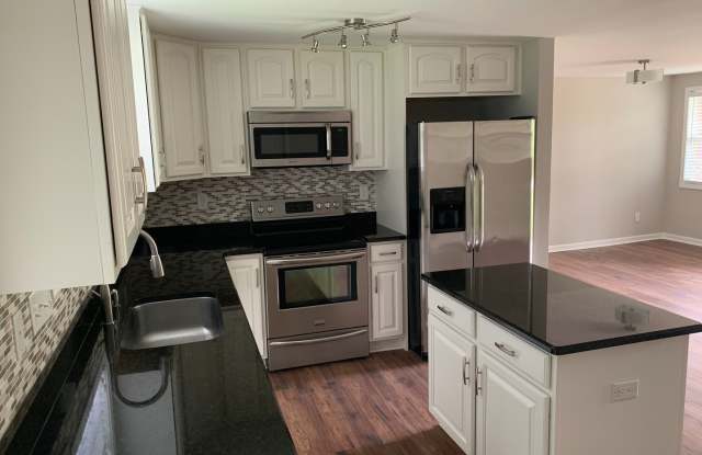 3 Bedroom, 2 Bath Ranch-Style home located in the Farmwood Subdivision! Gallery 4