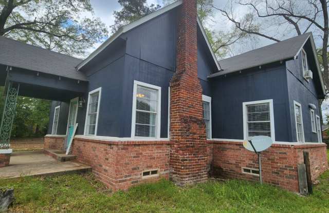 Four Bedroom Home Available in July photos photos