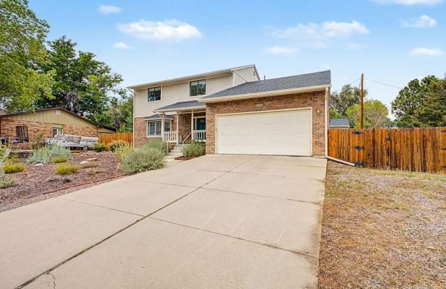 Spacious 4-Bedroom, 4-Bathroom Home on a Large Lot in Central Lakewood Gallery 3