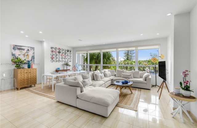 4925 Collins Ave photos photos