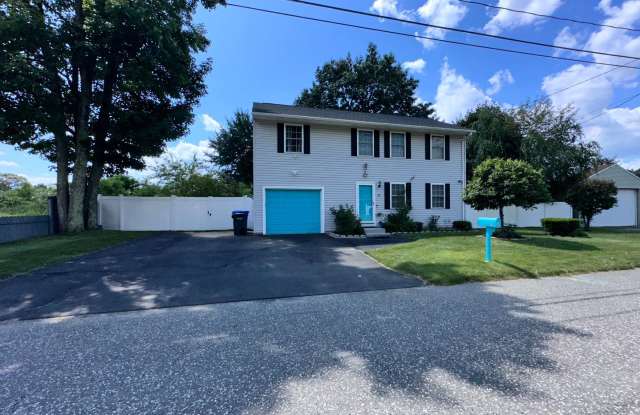 Spectacular 4-Bedroom Single Family Home for Rent in Springfield! photos photos