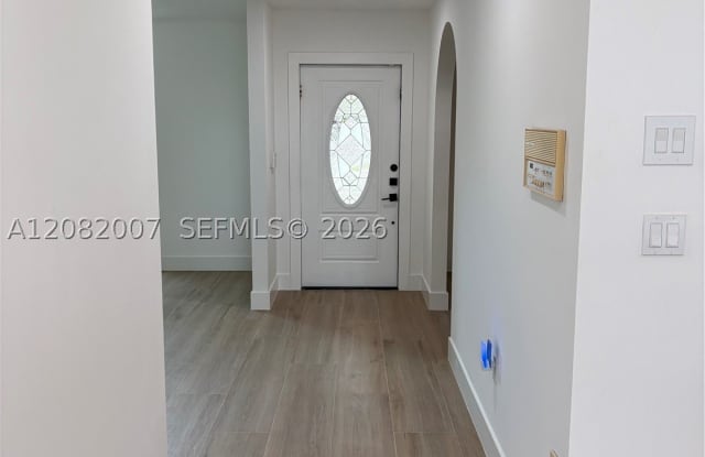9377 SW 212th Ter Gallery 4