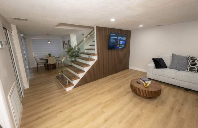 6820 Fountain Avenue Gallery 4
