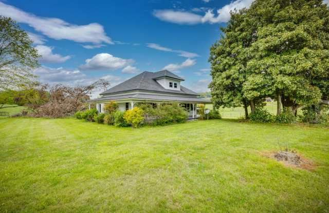 4 Br/ 1 bath Farmhouse photos photos