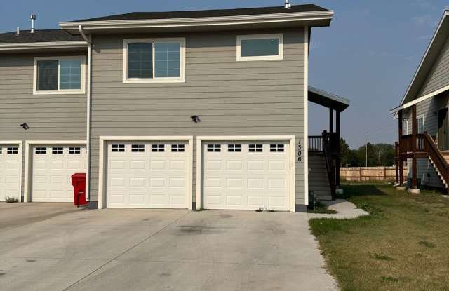 BEAUTIFUL NEWER CONSTRUCTION! 3 BEDROOMS, 2 BATHROOMS, 2 CAR ATTACHED GARAGE photos photos