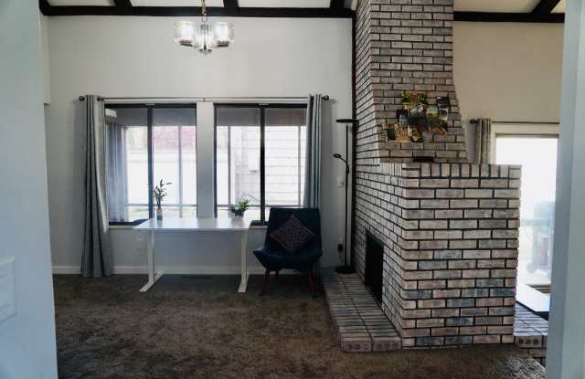1303 Kingsridge Court Gallery 3