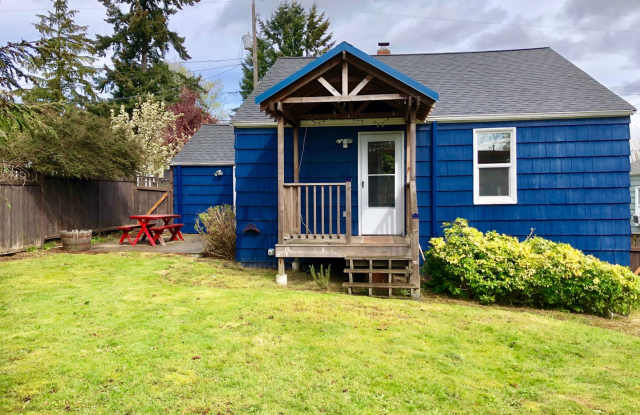 Quaint and Immaculate Home - 753 North 89th Street, Seattle, WA 98103