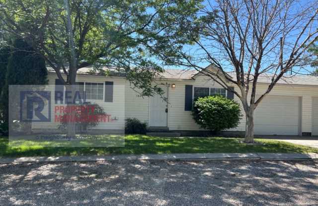 2 bedroom 1 bath duplex - Single car garage photos photos