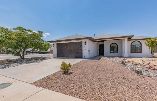 3 bed 2 bath beautiful home! - 206 Ascot Parade, Alamogordo, NM 88310
