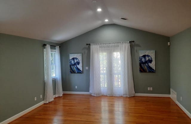 5801 25th Rd N - 5801 25th Road North, Arlington, VA 22207