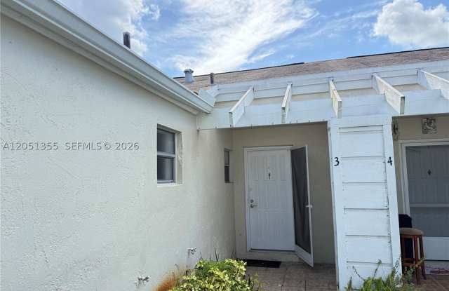 21393 NE 8th Ct Gallery 3