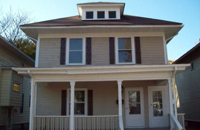 Spacious 4 Bedroom @ 3130 Broadway photos photos