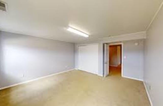 735 Struthers Loop Gallery 4