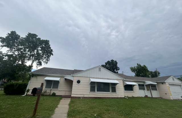 417 W Claflin Ave photos photos